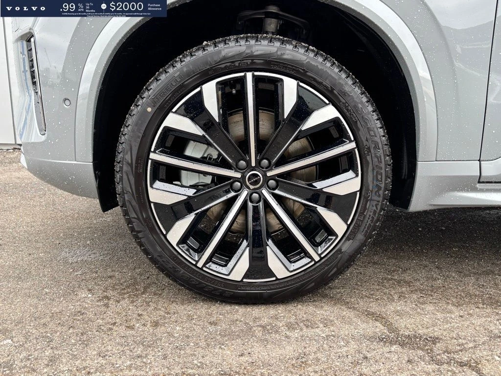 2026 Volvo - image 9