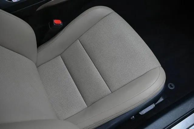 2019 Lexus IS 300 photo 16
