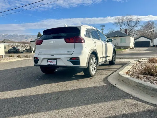 2022 Kia Niro EV EX photo 2