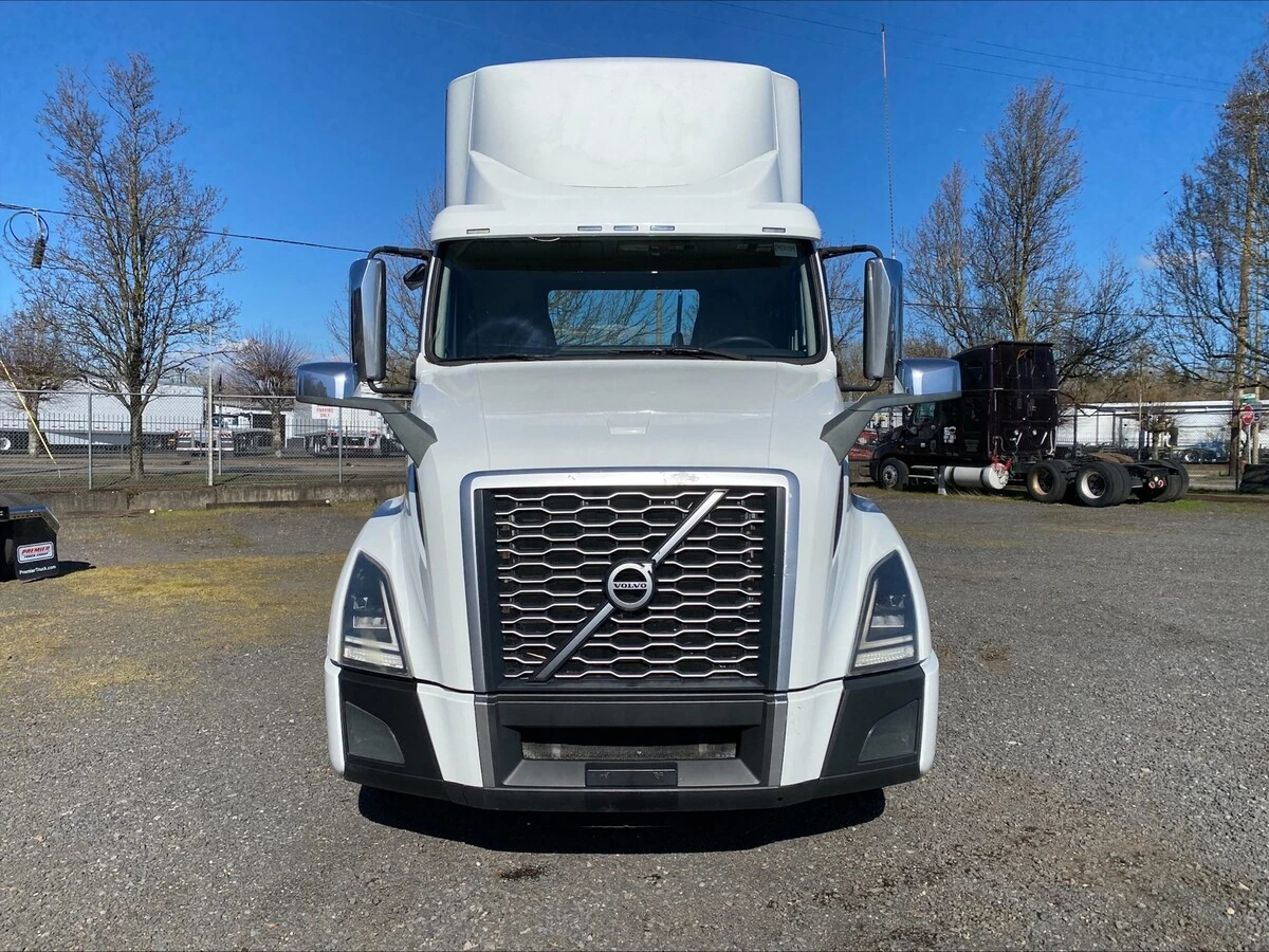2018 Volvo VNL 860 - image 8