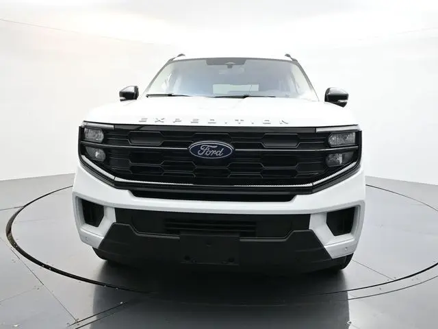 2025 Ford Expedition photo 2