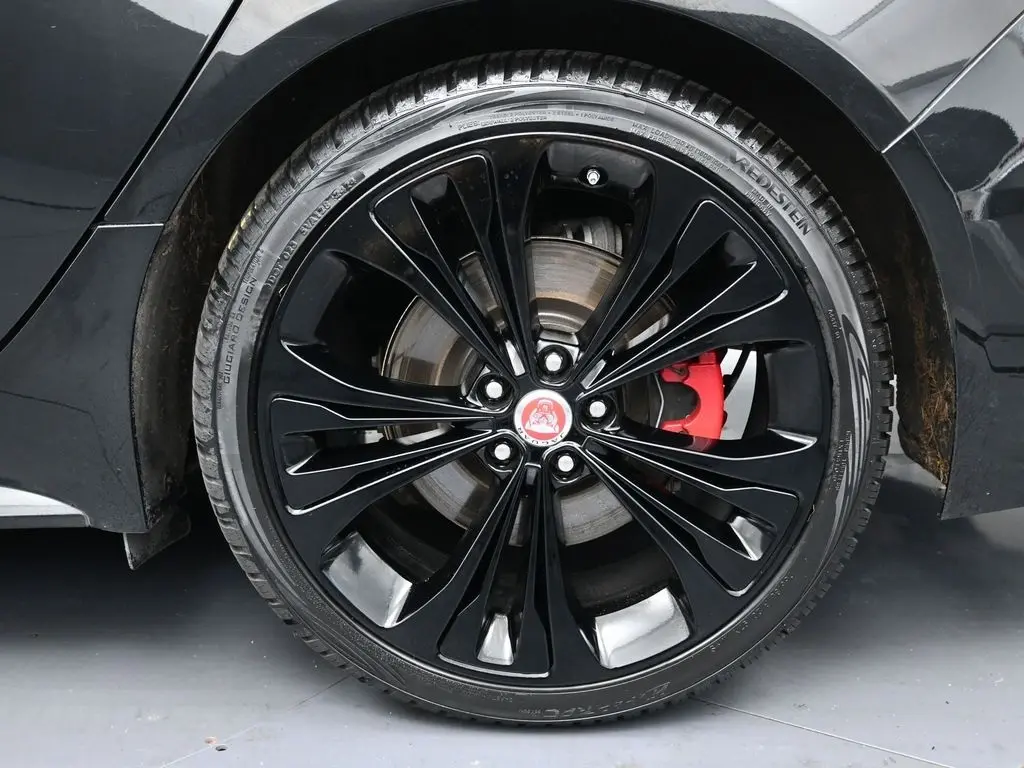 2022 Jaguar XF R-Dynamic SE photo 10