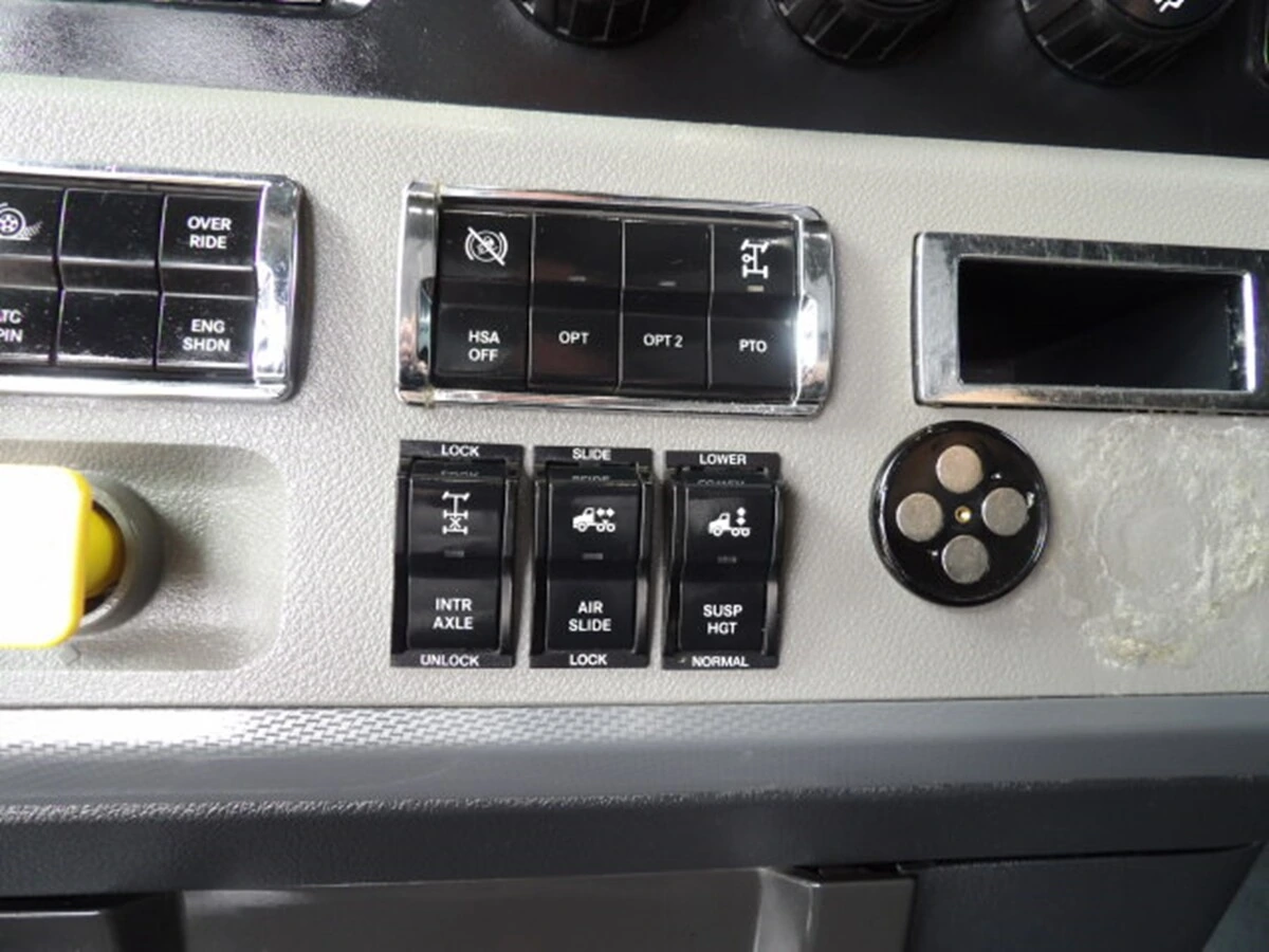 2020 Freightliner Cascadia - image 16