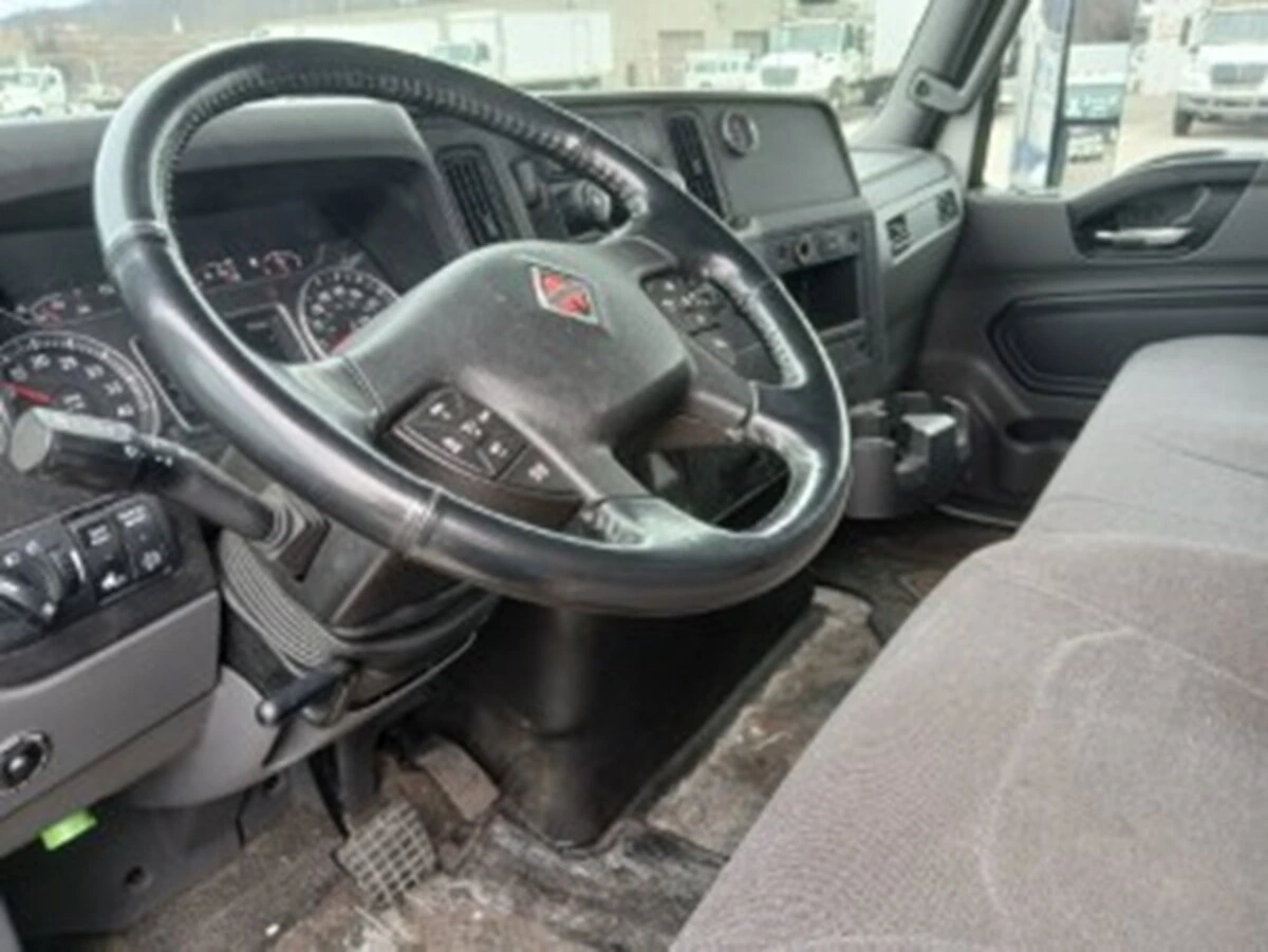 2019 International MV - image 8