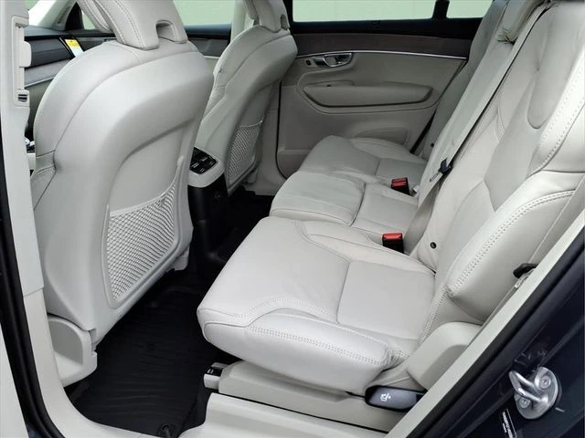 2026 Volvo - image 10