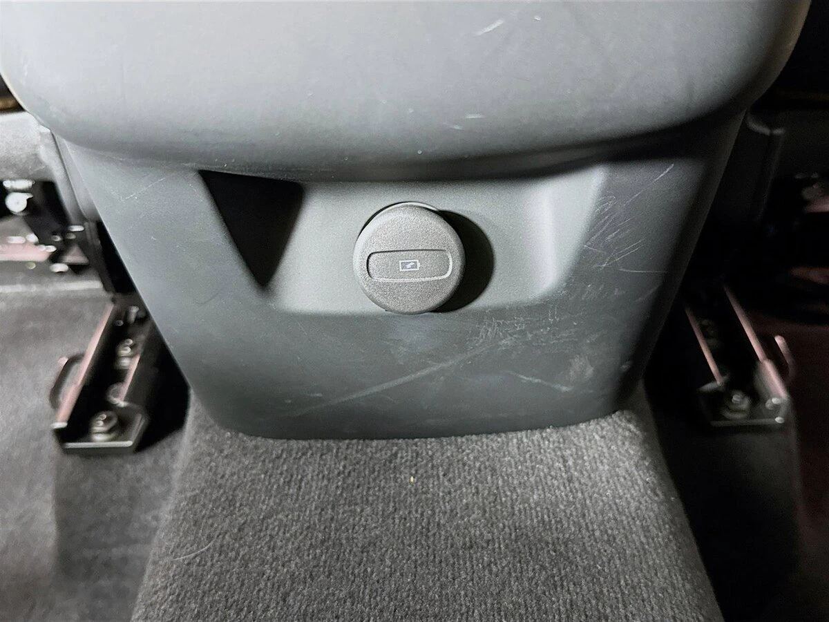 2023 Volvo - image 28