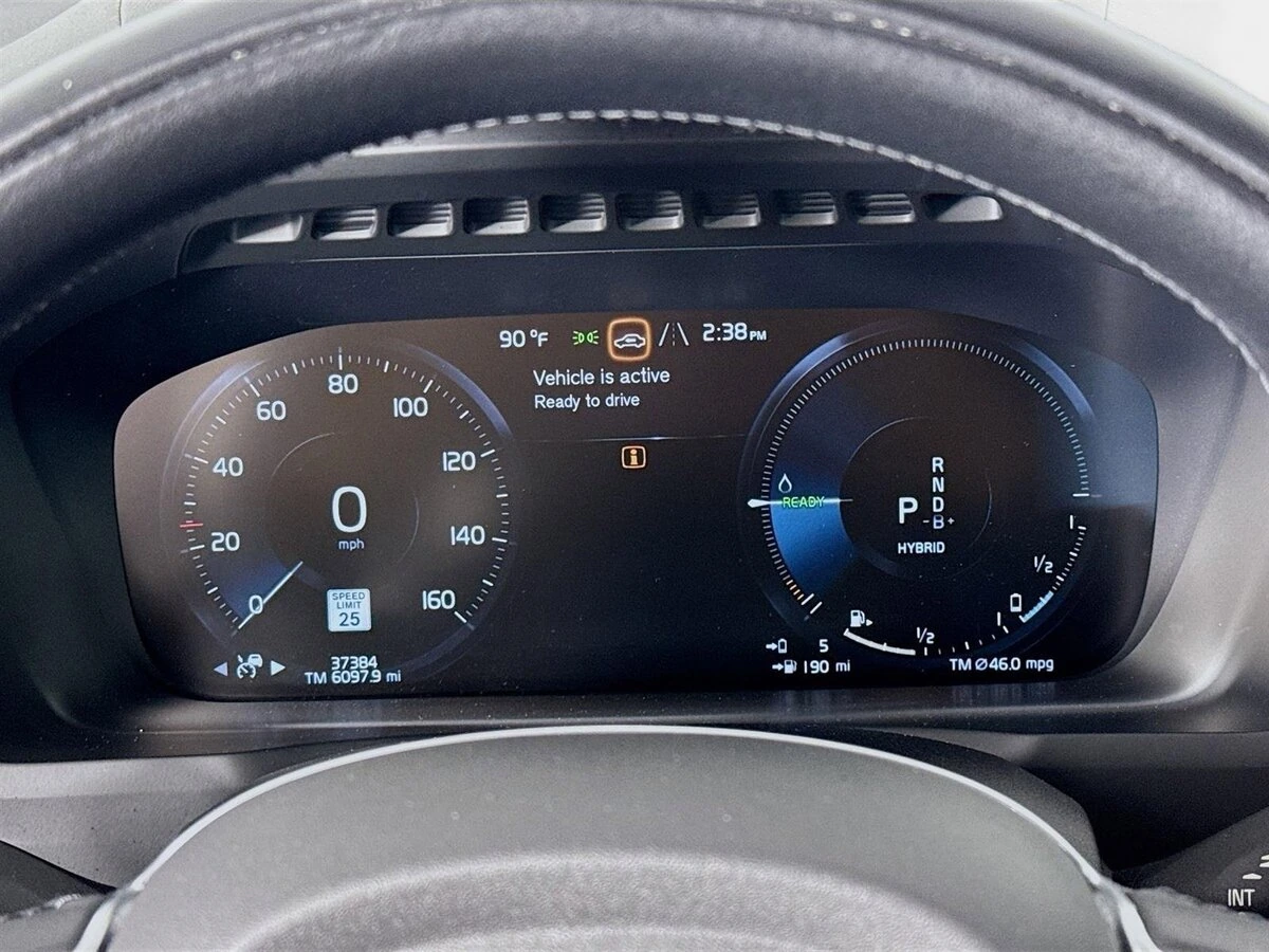 2022 Volvo - image 13