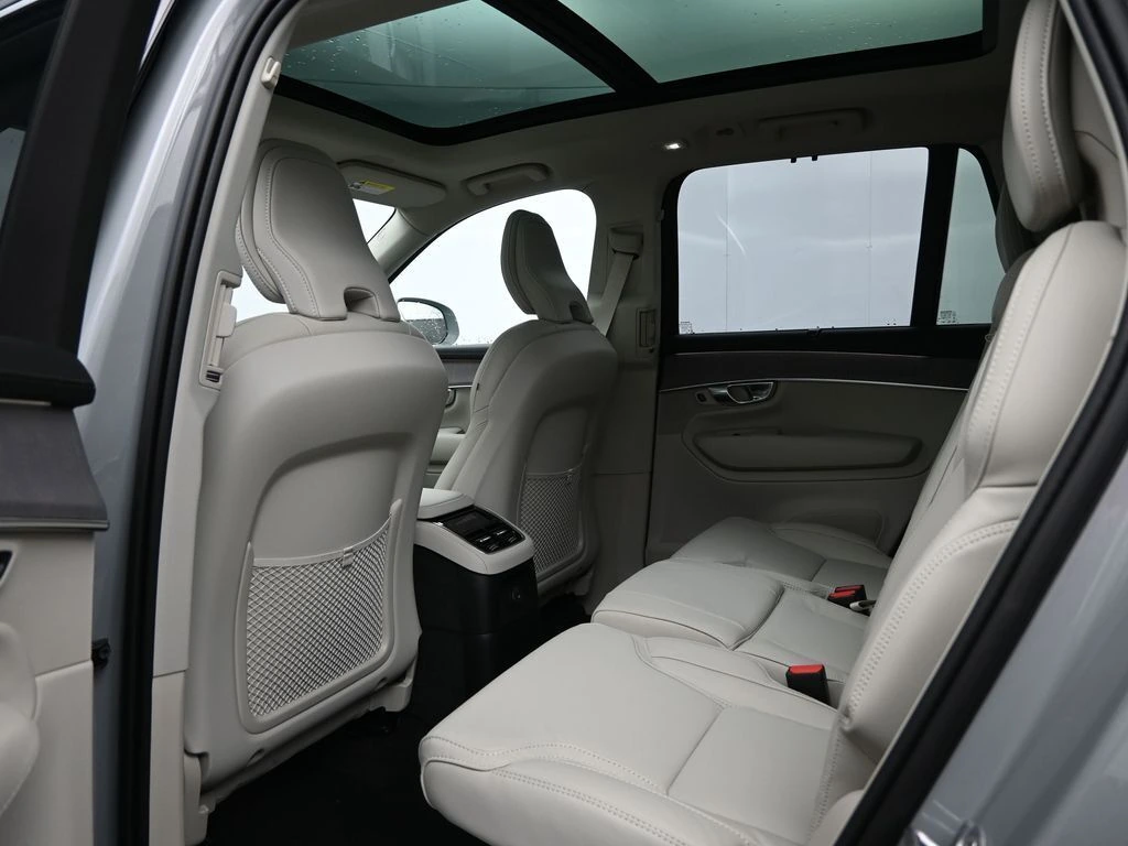 2026 Volvo - image 23