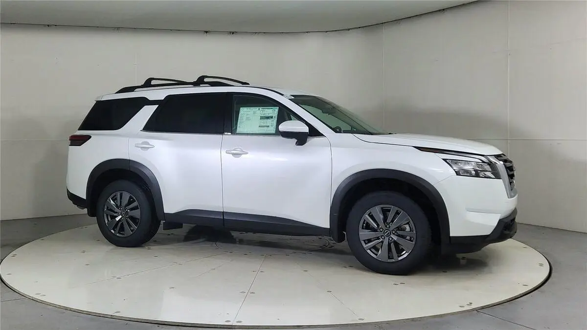 2025 Nissan Pathfinder SV photo 4