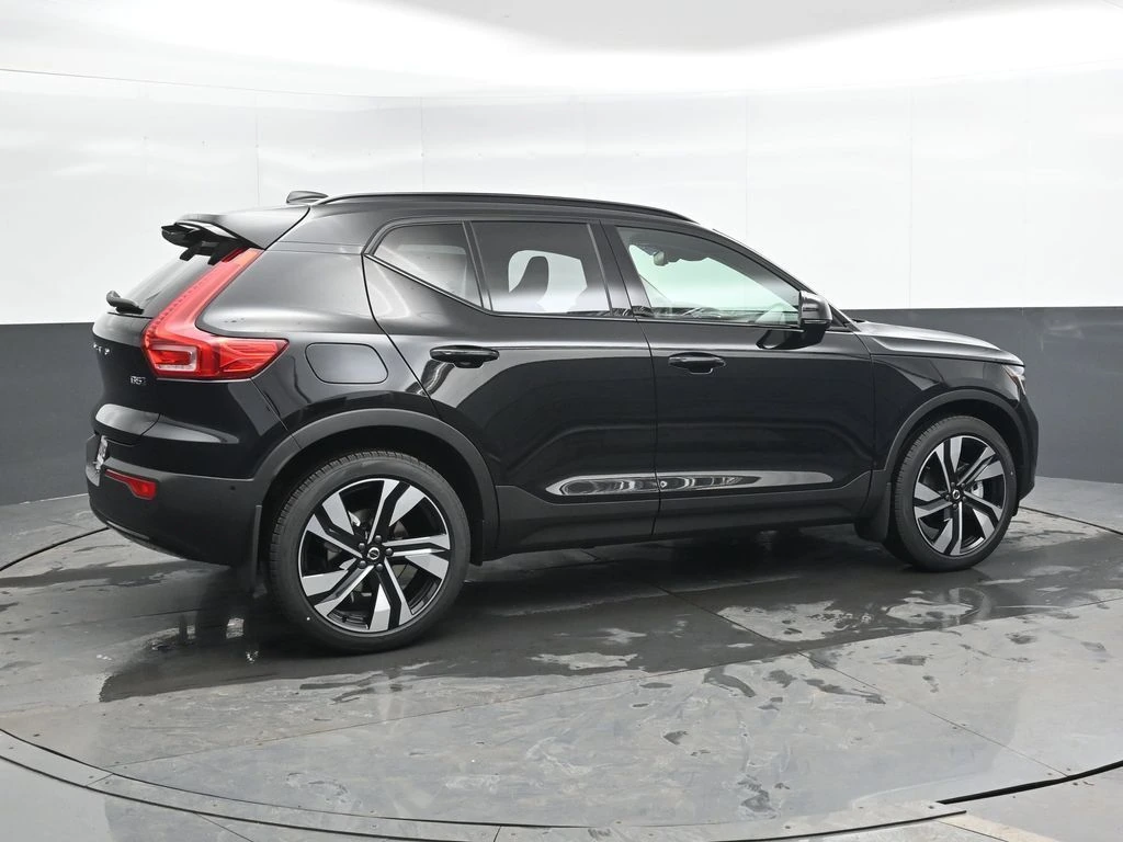 2026 Volvo - image 2