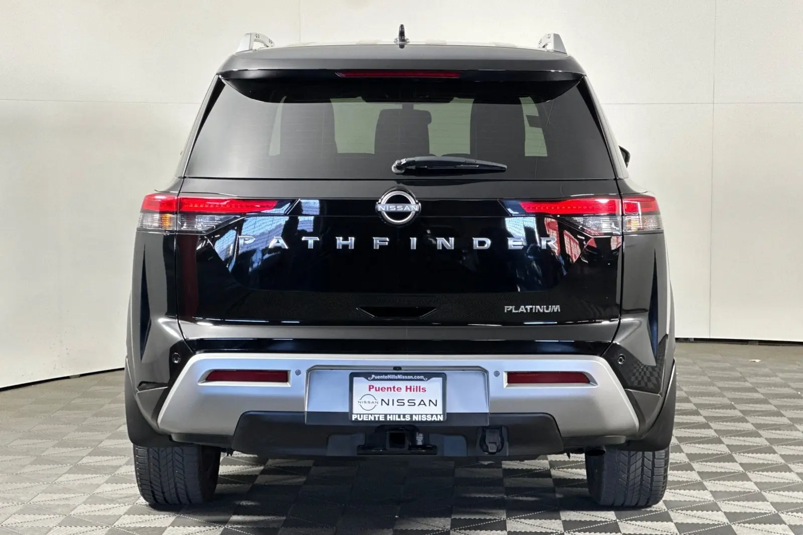 2022 Nissan Pathfinder Platinum photo 3