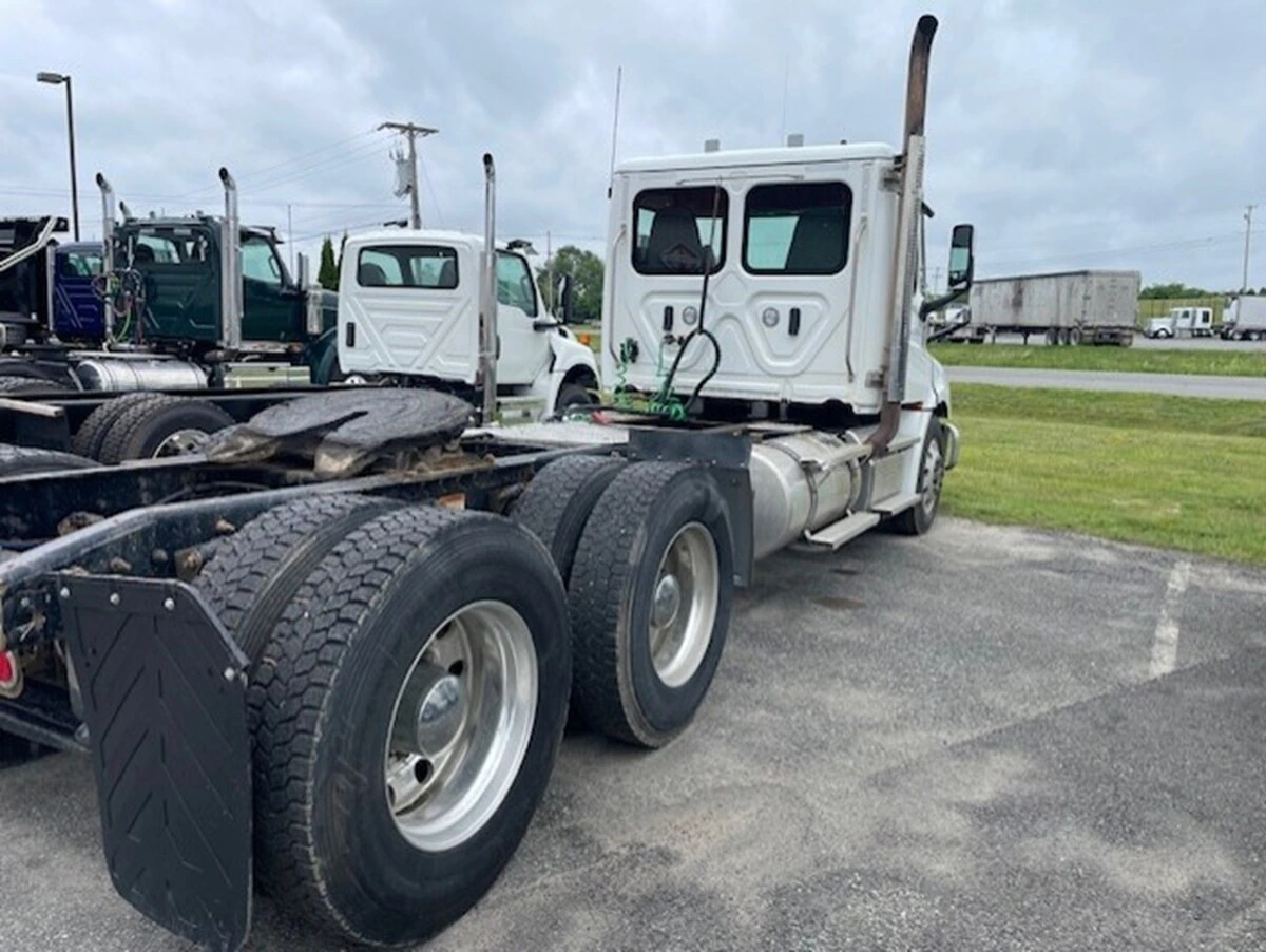 2023 Freightliner Cascadia in Bangor, ME — photo 3