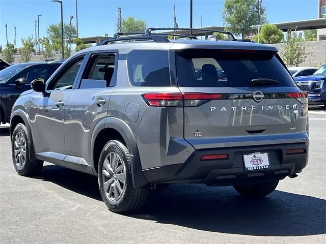 2025 Nissan Pathfinder SV photo 3