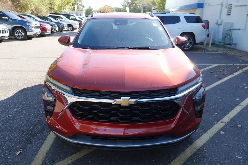 2024 Chevrolet Trax LT photo 3