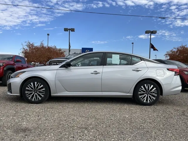 2024 Nissan Altima 2.5 SV photo 2