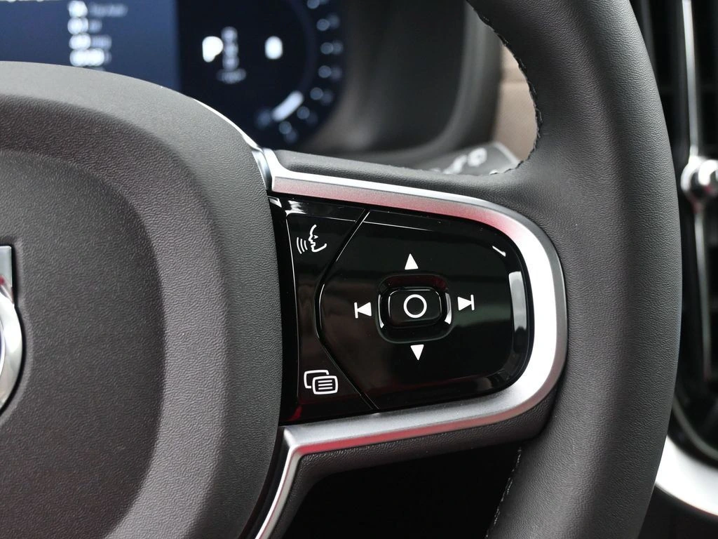 2026 Volvo - image 10