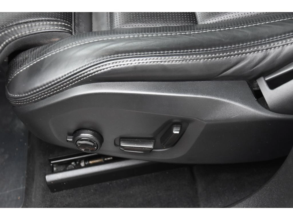 2022 Volvo - image 35