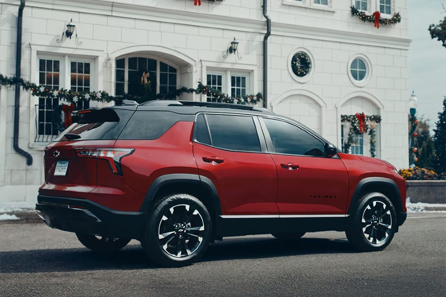 2026 Chevy Equinox Exterior Passnger Side Rear Profile in Winter