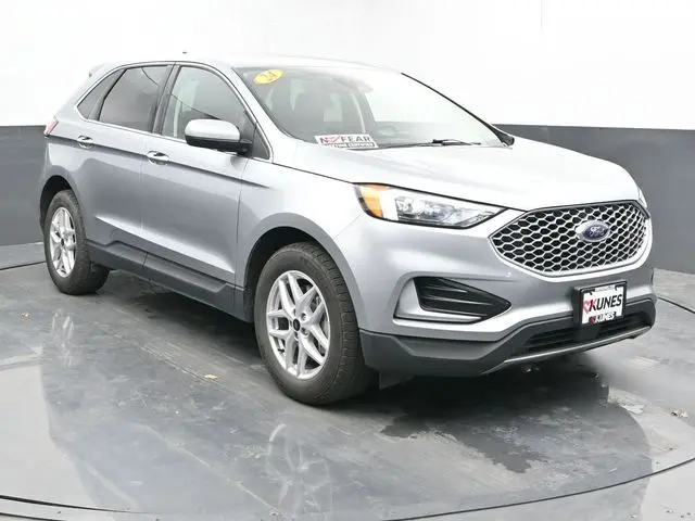 2024 Ford Edge SEL photo 2