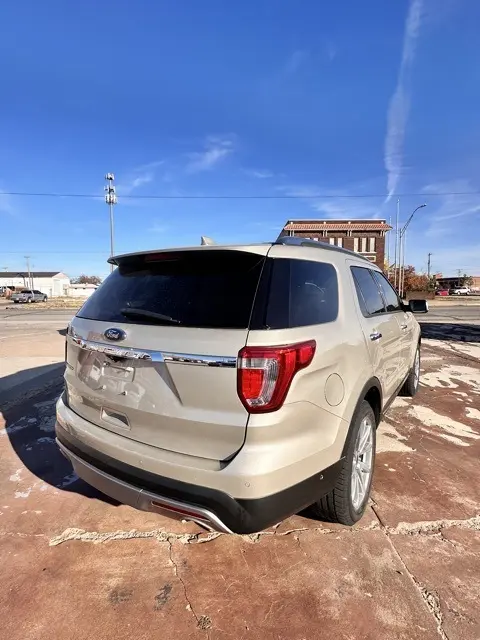 2017 Ford Explorer Limited photo 4