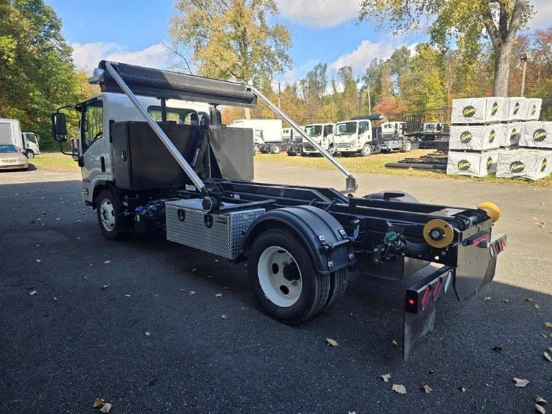 2024 Isuzu NRR in Union, NJ — photo 4