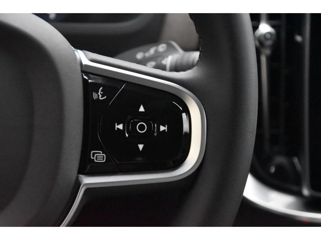 2026 Volvo - image 33