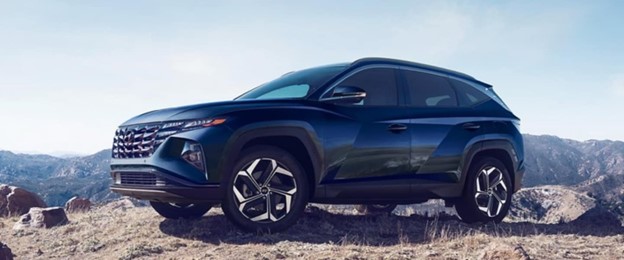 The 2022 Hyundai Tucson Hybrid parked in front of mountains.