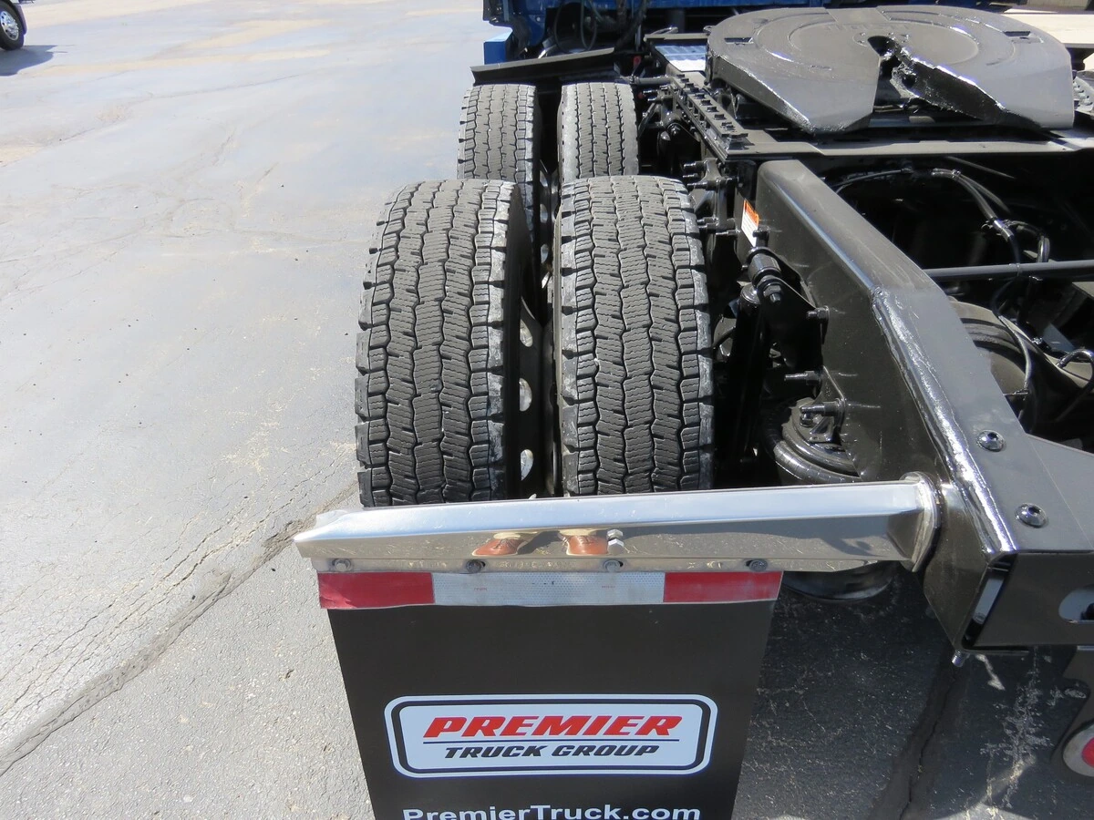 2022 Freightliner Cascadia - image 4