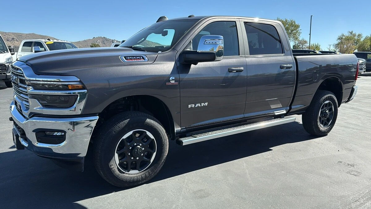 2026 RAM 3500 Laramie - Photo 7