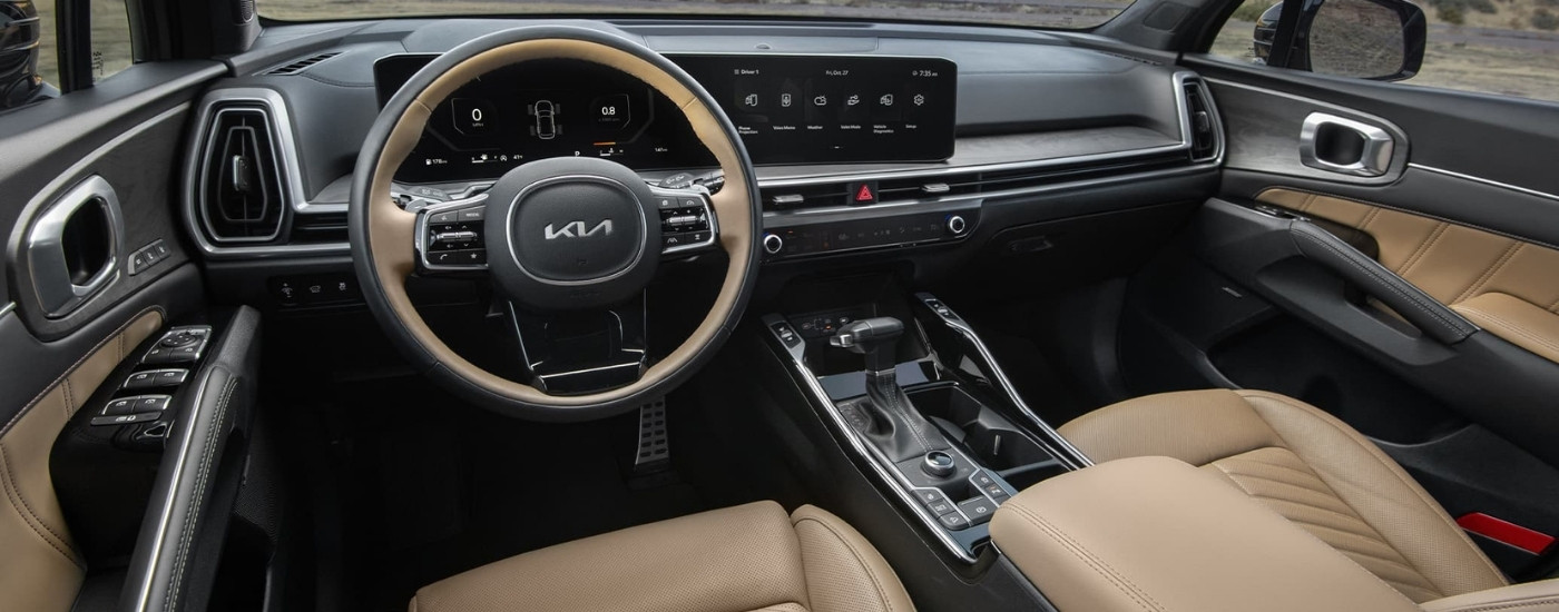 Black and tan interior and dash in a 2025 Kia Sorento