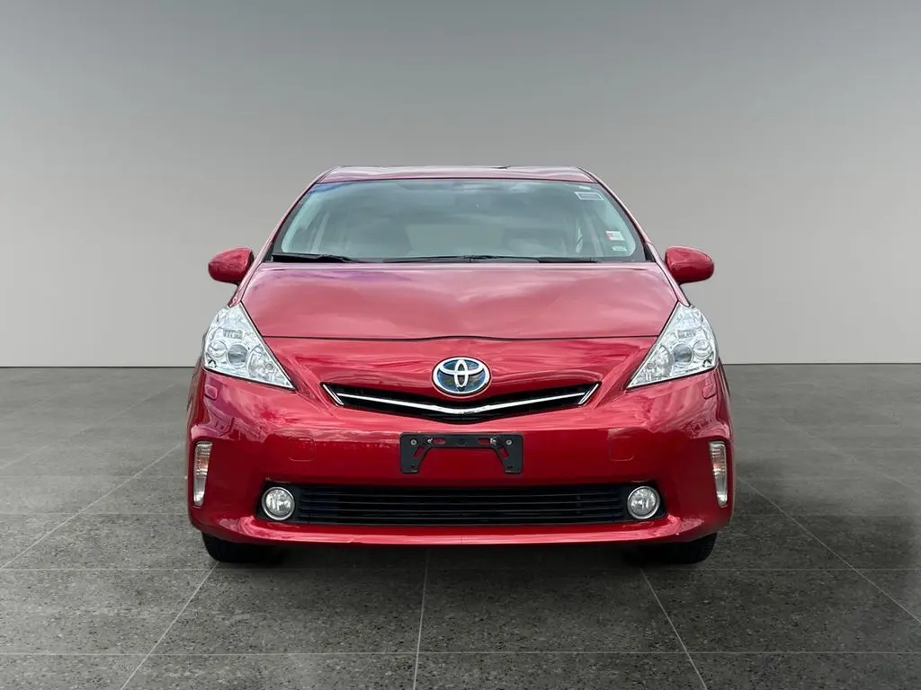 2014 Toyota Prius V Five photo 2