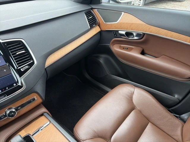 2023 Volvo - image 35