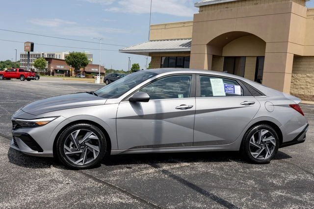 2025 Hyundai Elantra SEL - Photo 9