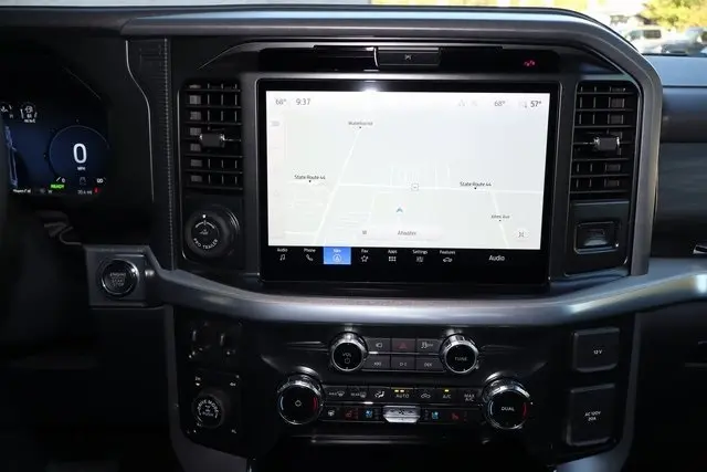2025 Ford F-150 Lariat photo 6