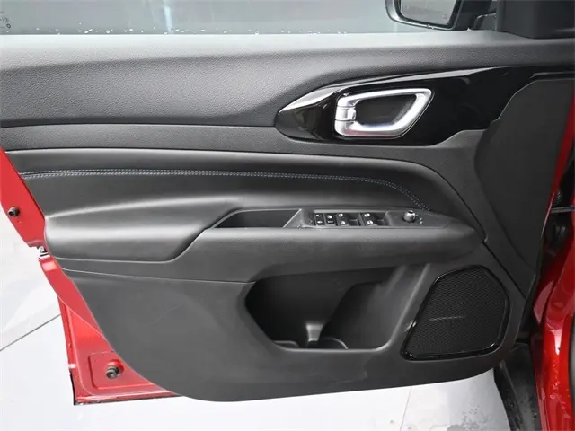 2026 Jeep Compass Latitude photo 9