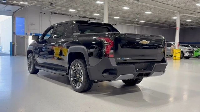 2026 Chevrolet Silverado EV LT - Photo 9