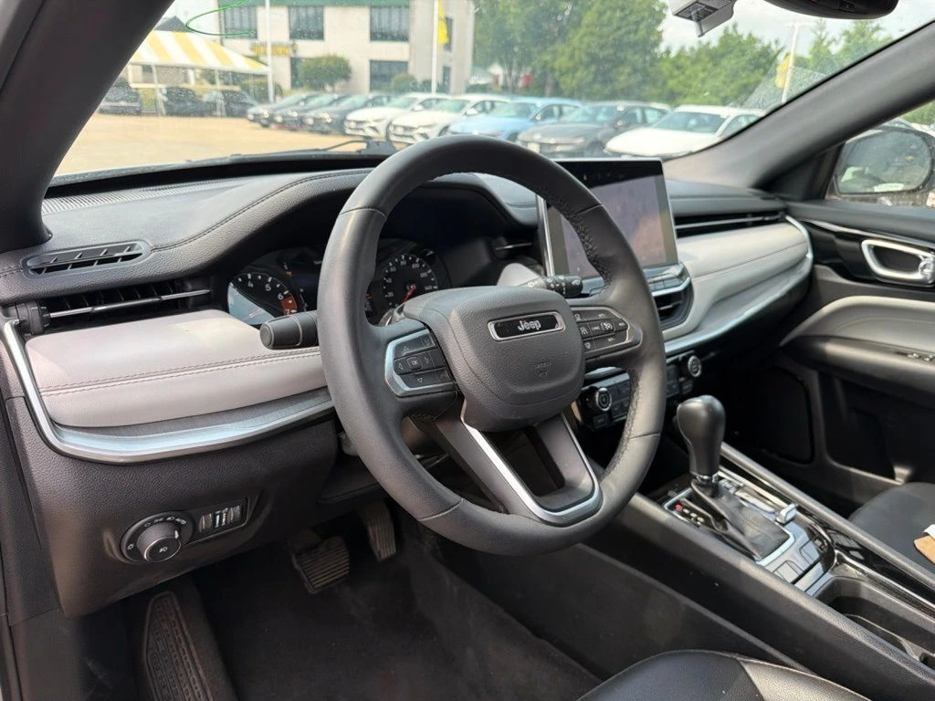 2025 Jeep Compass Limited - Photo 16