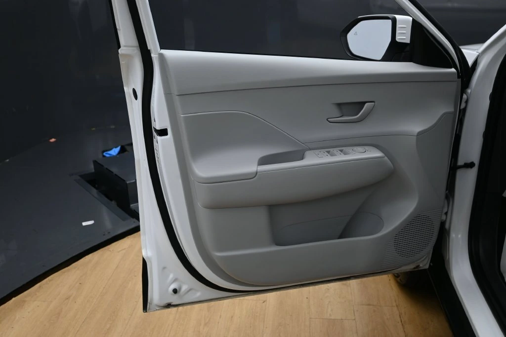 2025 Hyundai Kona SEL - Photo 32