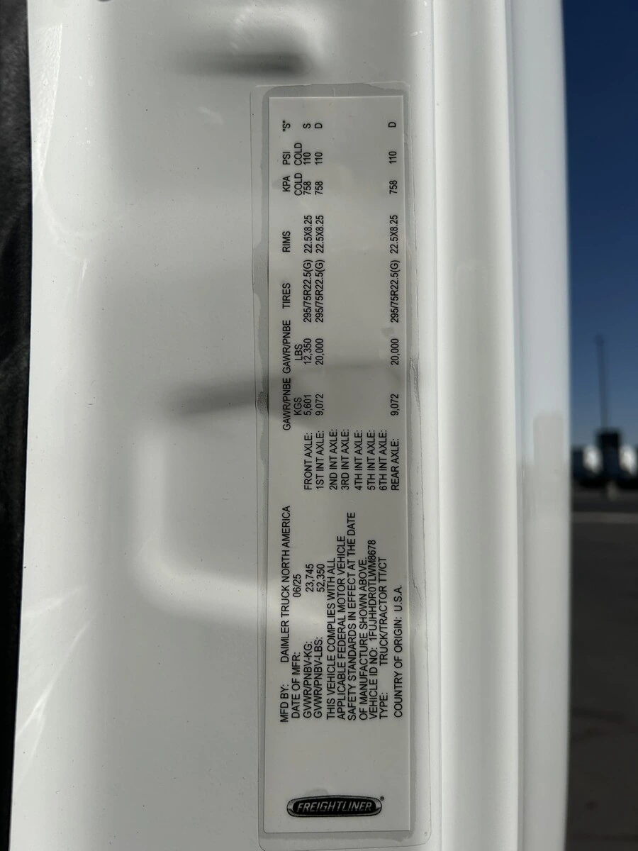 2026 Freightliner Cascadia - image 13