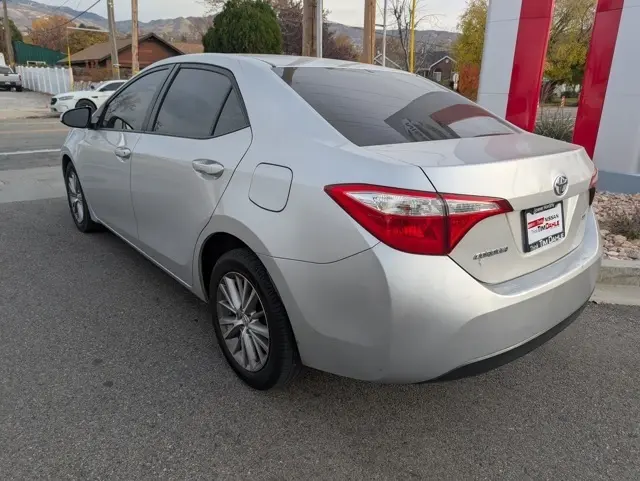 2015 Toyota Corolla LE photo 4