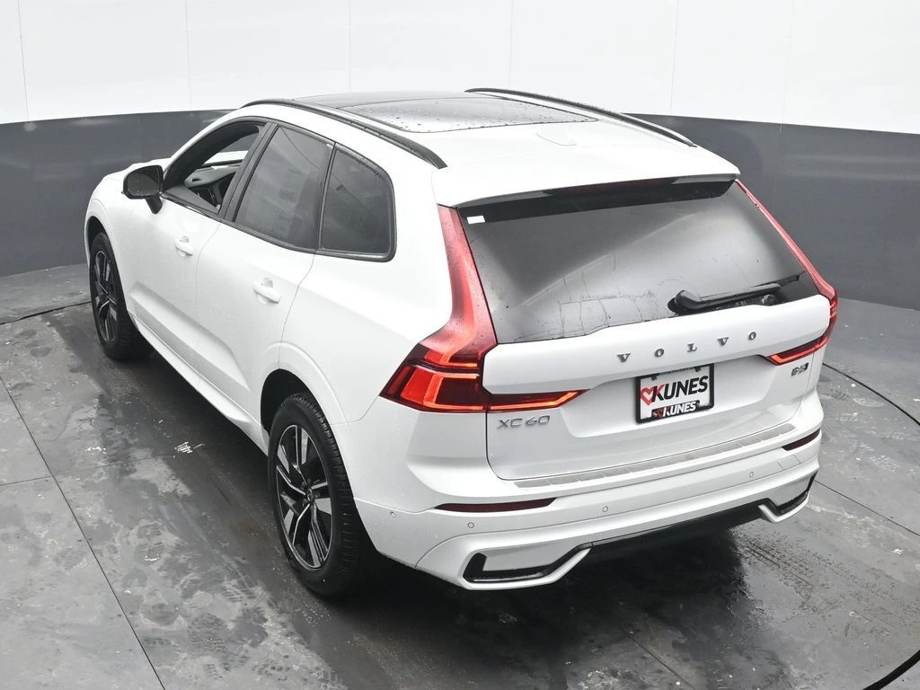 2026 Volvo - image 36