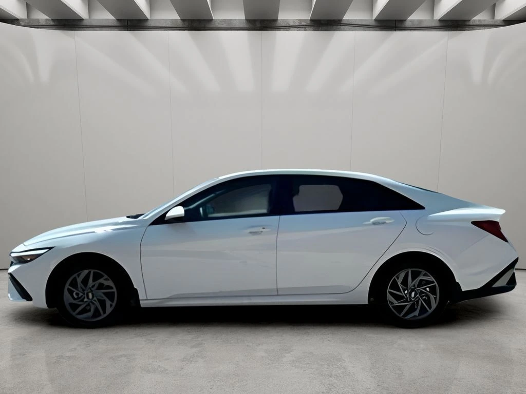 Used 2025 Hyundai Elantra Blue with VIN KMHLM4DJ8SU126514 for sale in Kansas City