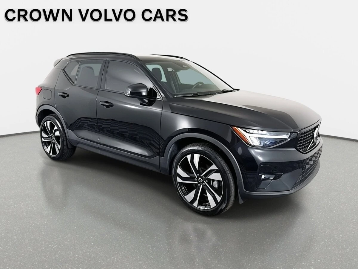 2023 Volvo - image 3