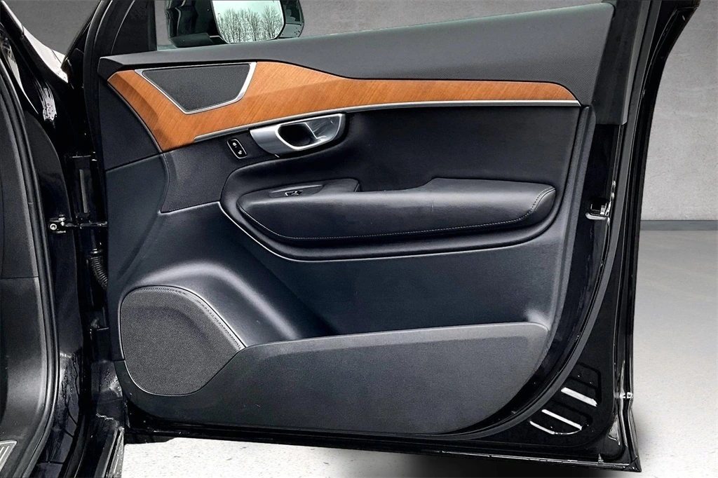 2024 Volvo - image 29