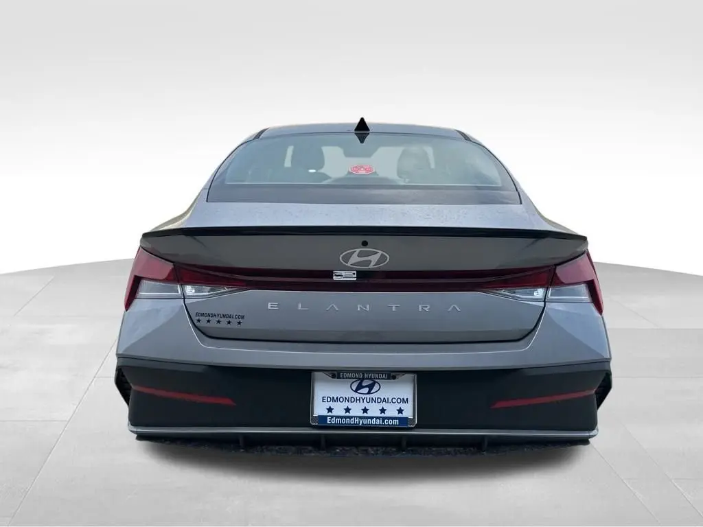 2025 Hyundai Elantra SEL Sport photo 7
