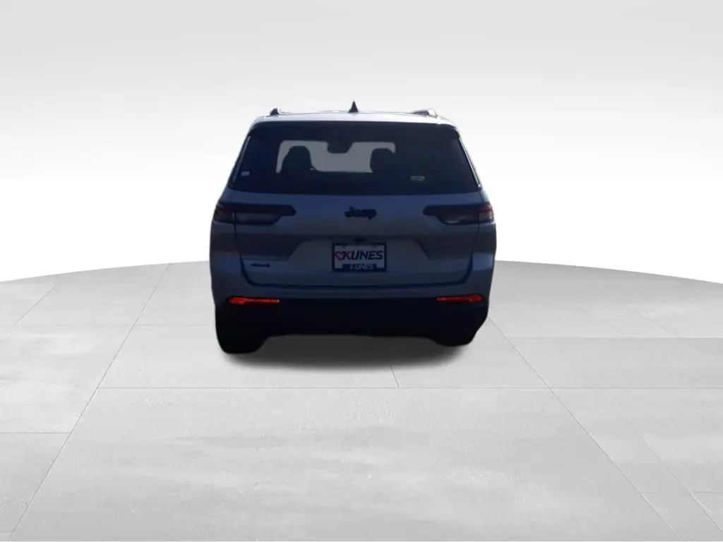 2024 Jeep Grand Cherokee Altitude photo 5