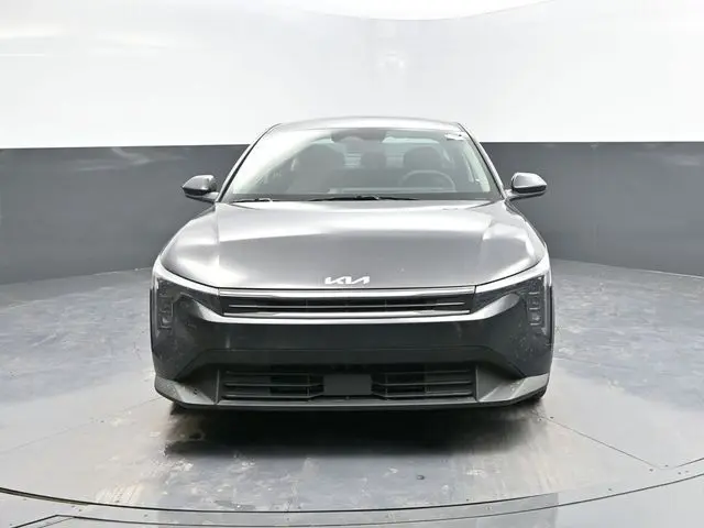 2025 Kia K4 LXS photo 2
