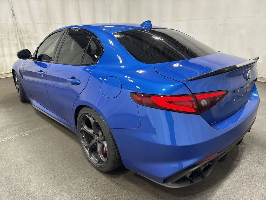 2023 Alfa Romeo Giulia Quadrifoglio photo 3