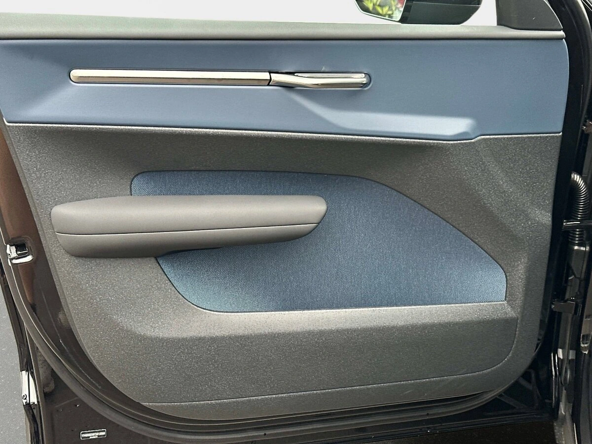 2026 Volvo - image 14