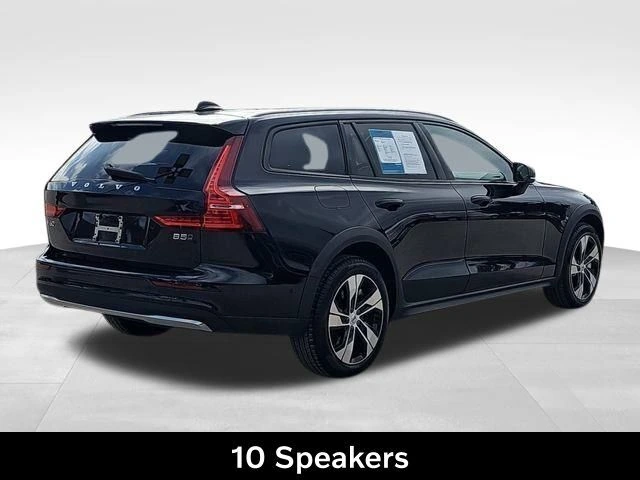 2025 Volvo - image 5